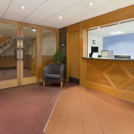 Days Inn Taunton Bagian luar foto