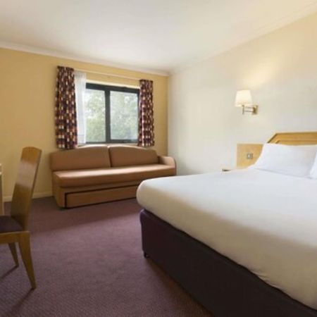 Days Inn Taunton Bagian luar foto