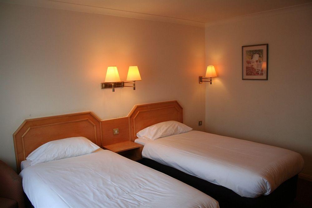 Days Inn Taunton Bagian luar foto