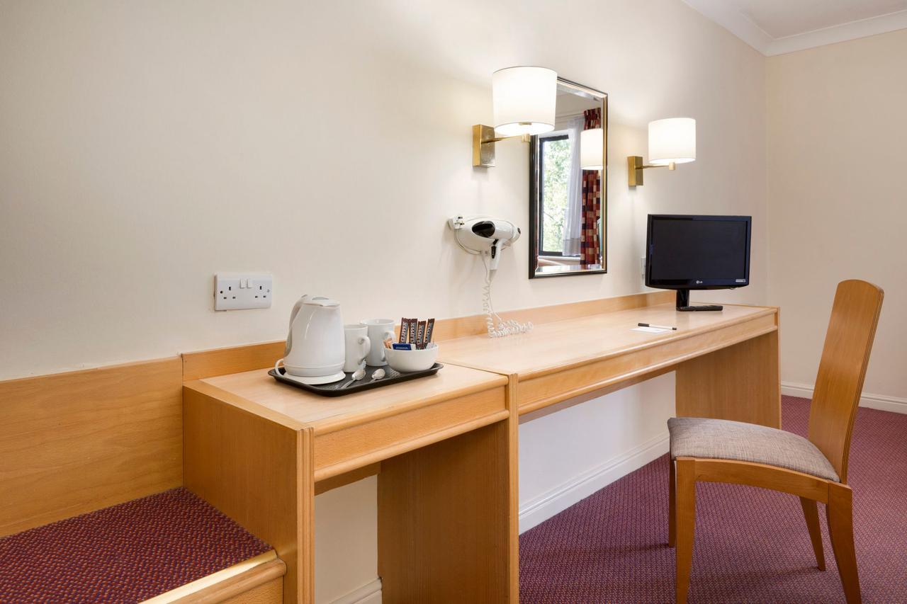 Days Inn Taunton Bagian luar foto