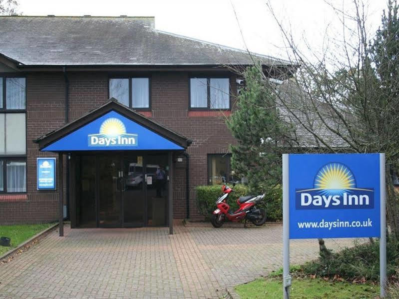 Days Inn Taunton Bagian luar foto